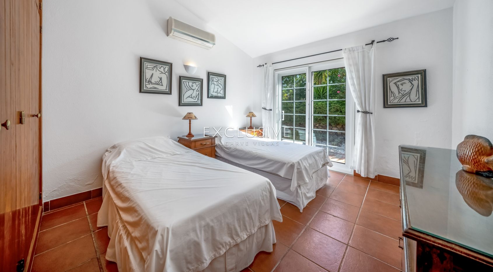 Charming 4Bedroom Villa with Amazing Ocean Views near Praia da Luz and Burgau