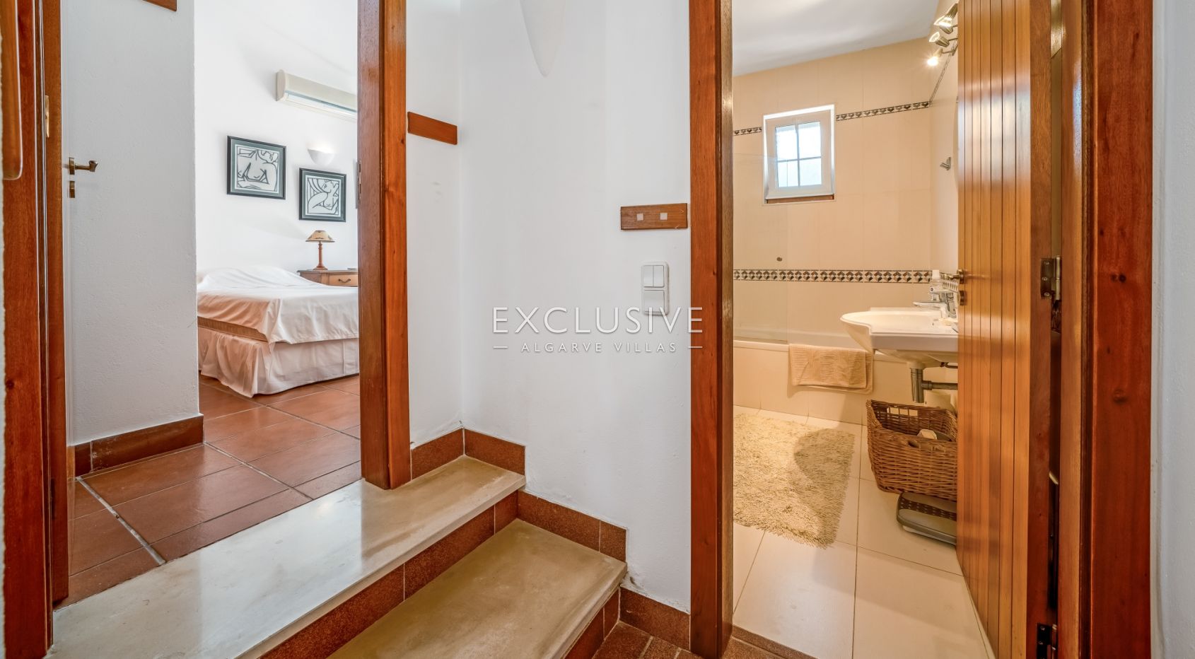 Charming 4Bedroom Villa with Amazing Ocean Views near Praia da Luz and Burgau