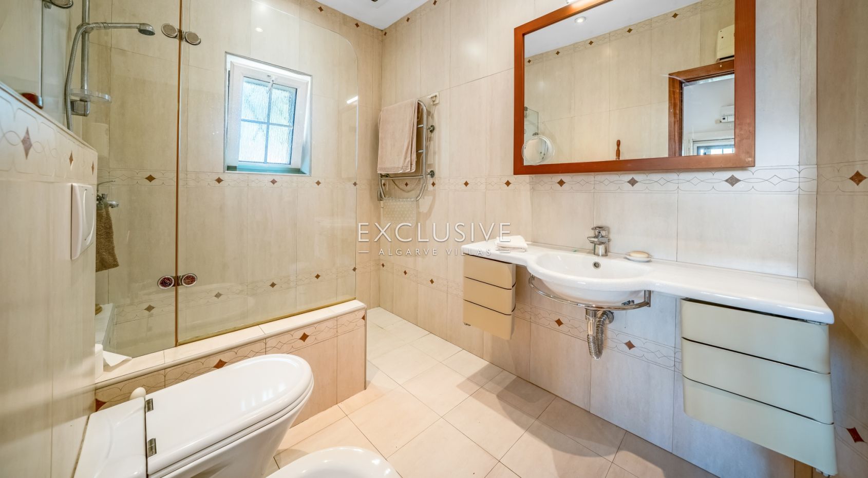 Charming 4Bedroom Villa with Amazing Ocean Views near Praia da Luz and Burgau