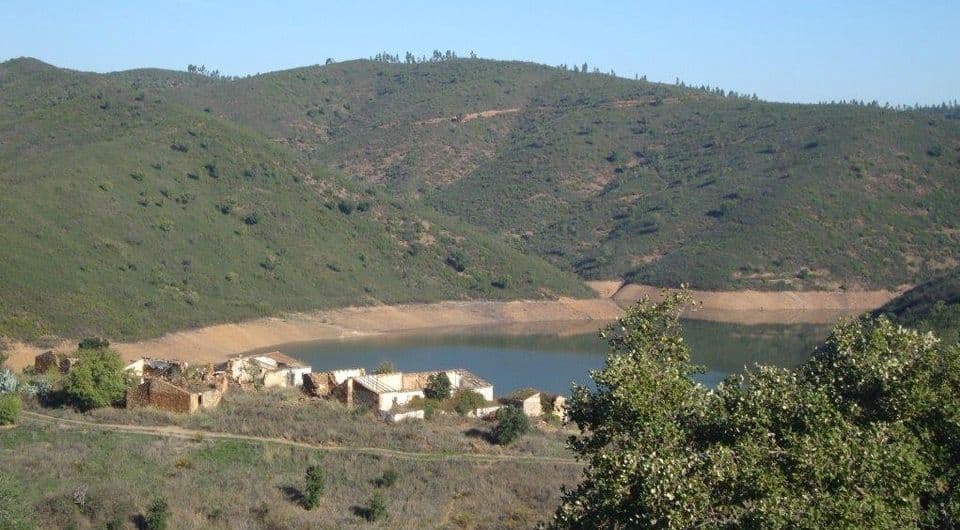 Sie ein wunderschönes Grundstück am Wasser für eine Villa oder ein Tourismusprojekt in der Nä-1