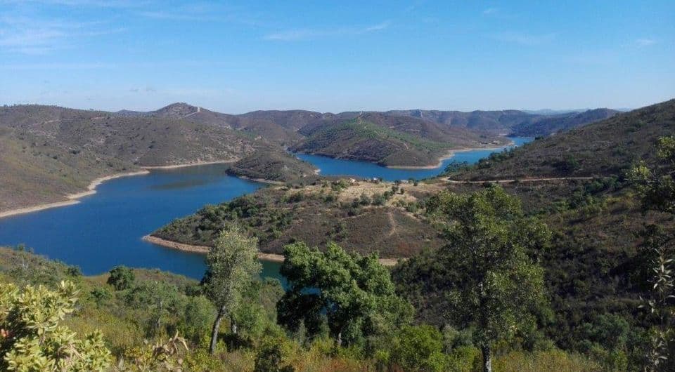Sie ein wunderschönes Grundstück am Wasser für eine Villa oder ein Tourismusprojekt in der Nä-2