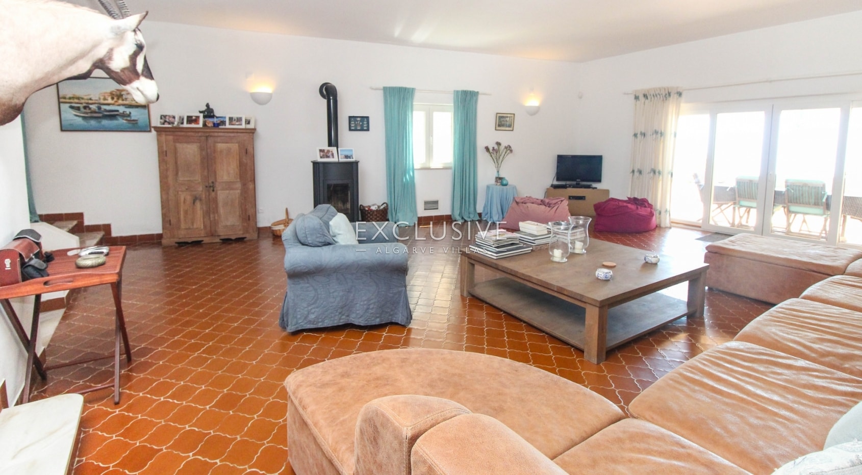 Large 4 bedroom villa with guesthouse with superb sea views in Praia da Luz