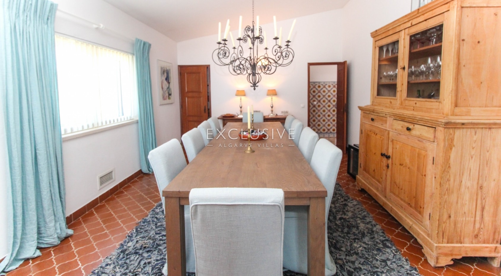 Large 4 bedroom villa with guesthouse with superb sea views in Praia da Luz