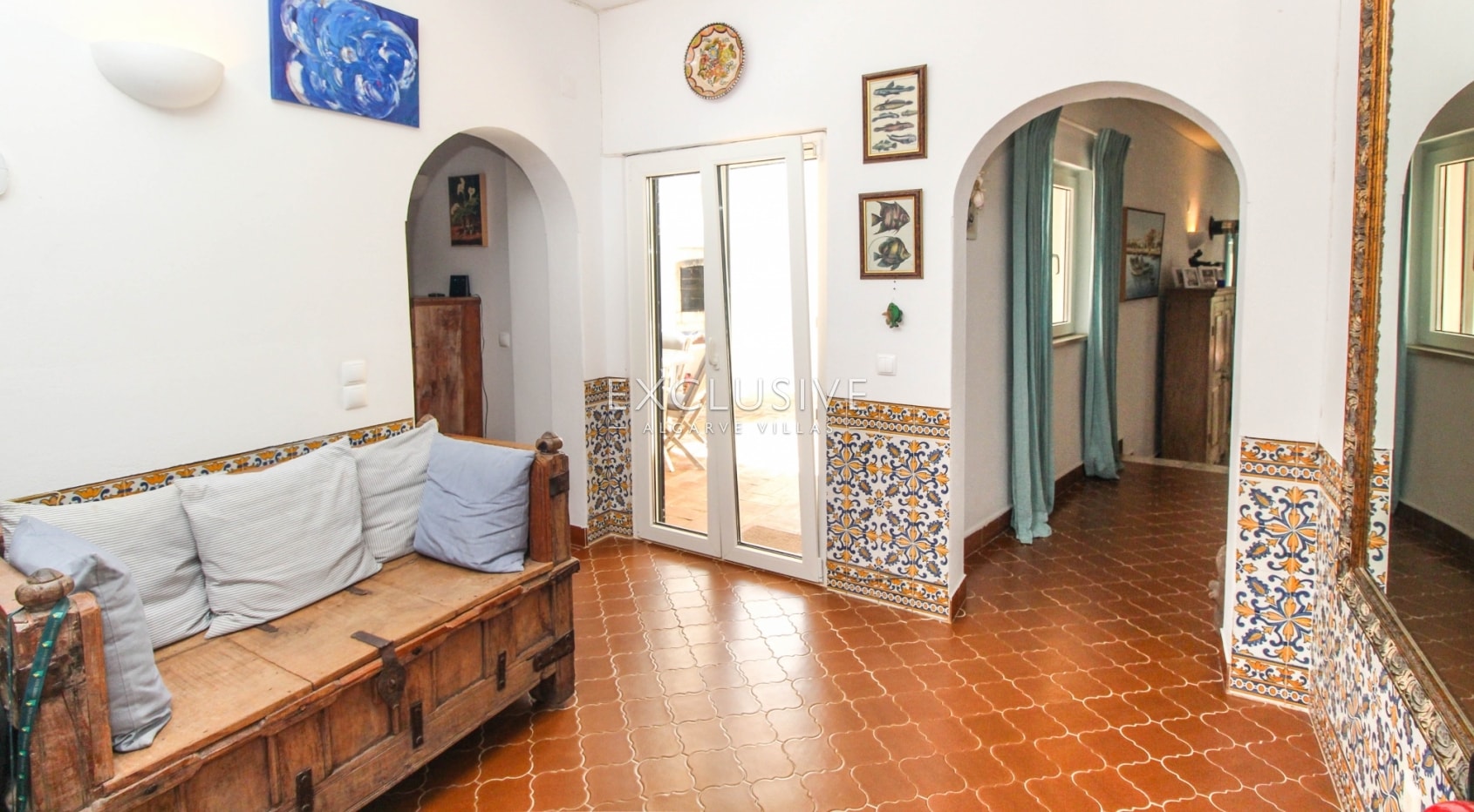Large 4 bedroom villa with guesthouse with superb sea views in Praia da Luz