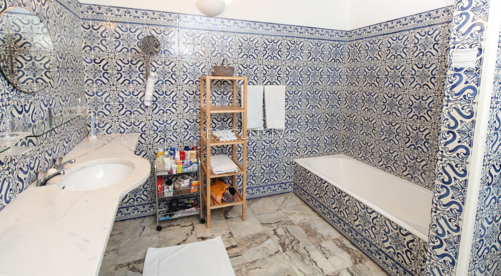 Large 4 bedroom villa with guesthouse with superb sea views in Praia da Luz