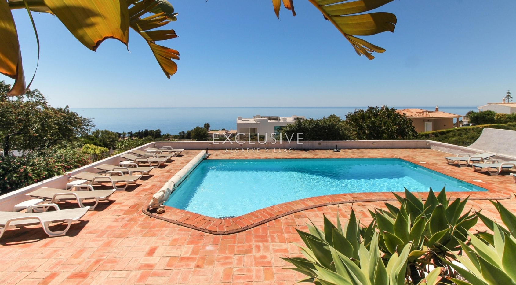 Large 4 bedroom villa with guesthouse with superb sea views in Praia da Luz