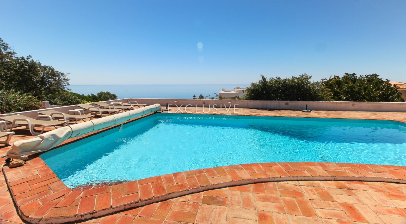 Large 4 bedroom villa with guesthouse with superb sea views in Praia da Luz