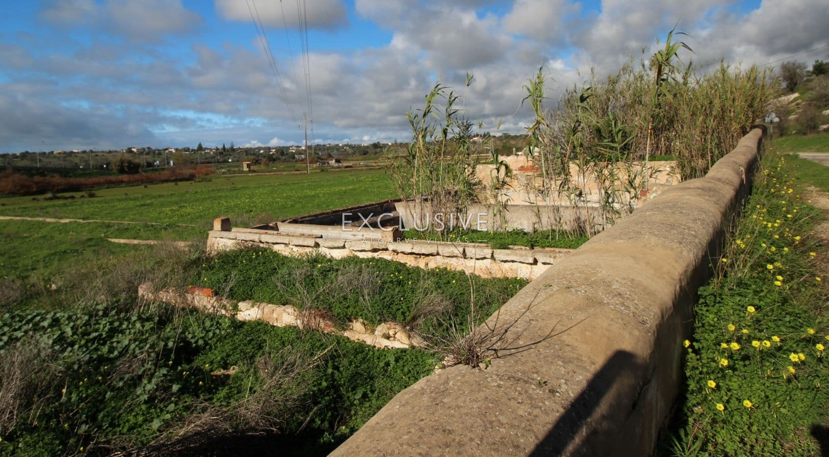 Terrain avec deux ruines pres de Salgados Golf Algarve-1