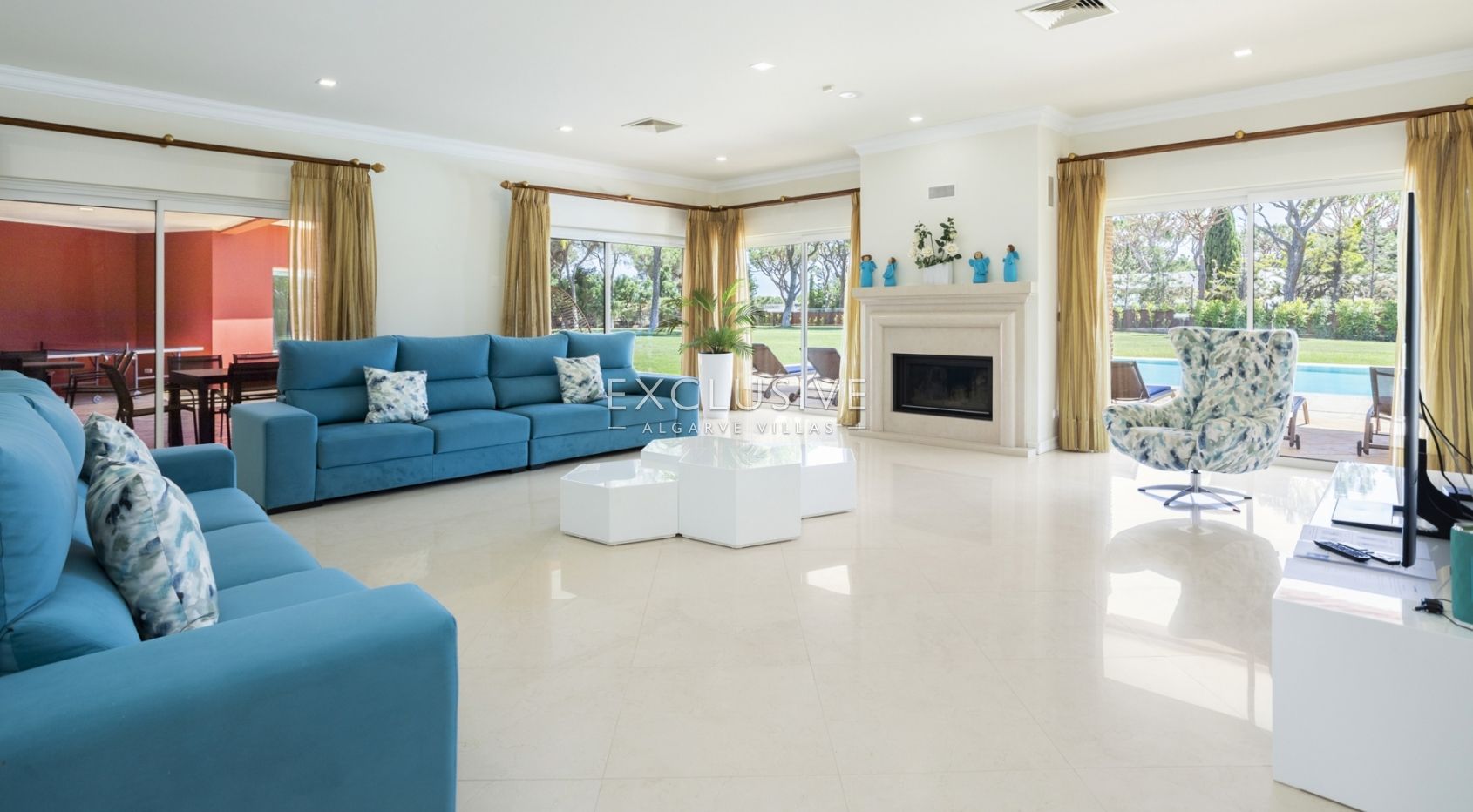 Buy Luxurious mansion with 5 bedrooms and private pool in Pinhal Velho, Vilamoura