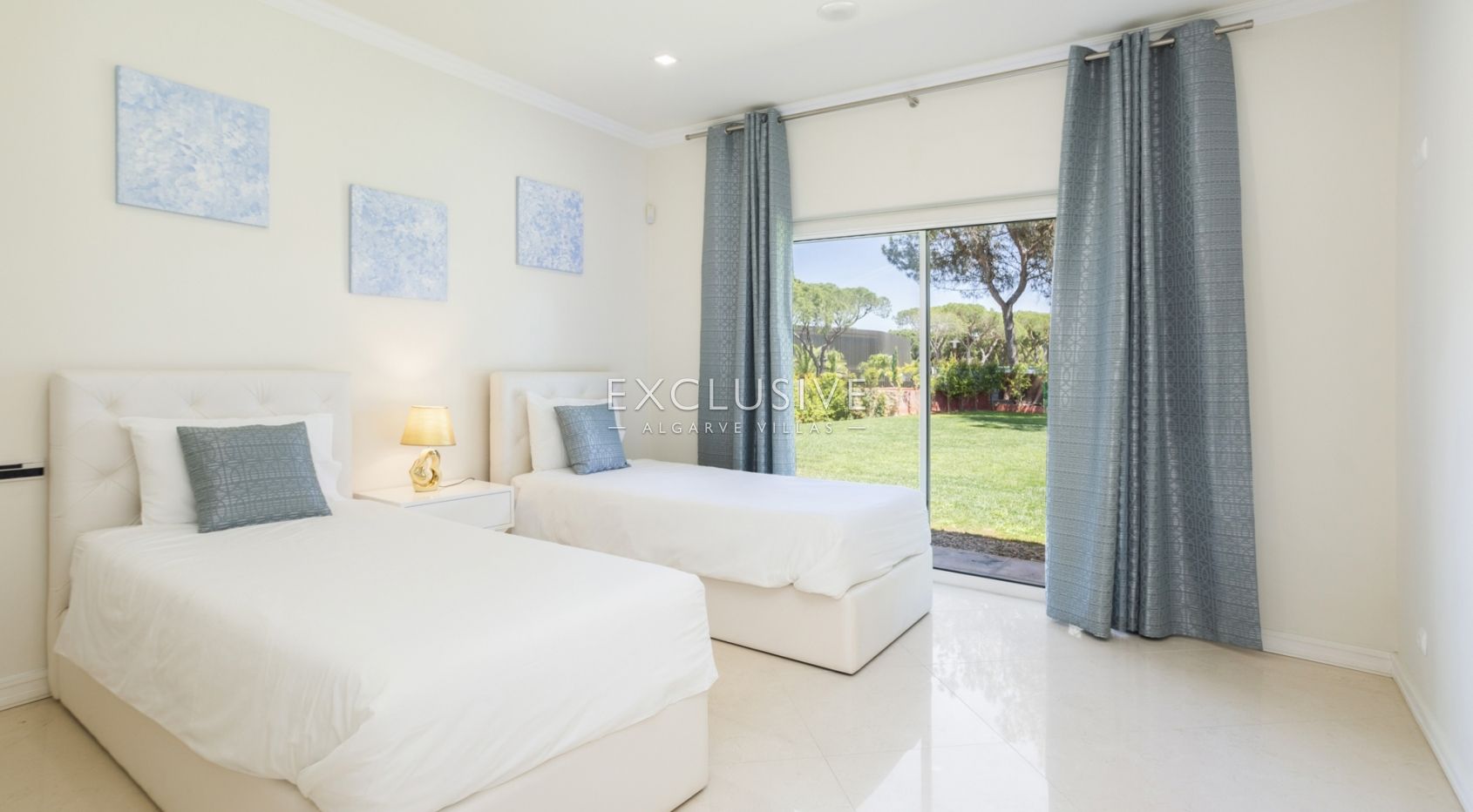 Buy Luxurious mansion with 5 bedrooms and private pool in Pinhal Velho, Vilamoura