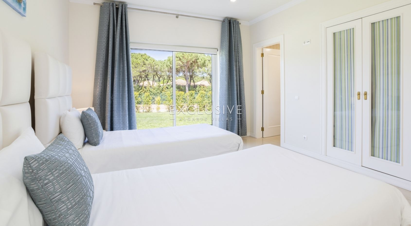 Buy Luxurious mansion with 5 bedrooms and private pool in Pinhal Velho, Vilamoura