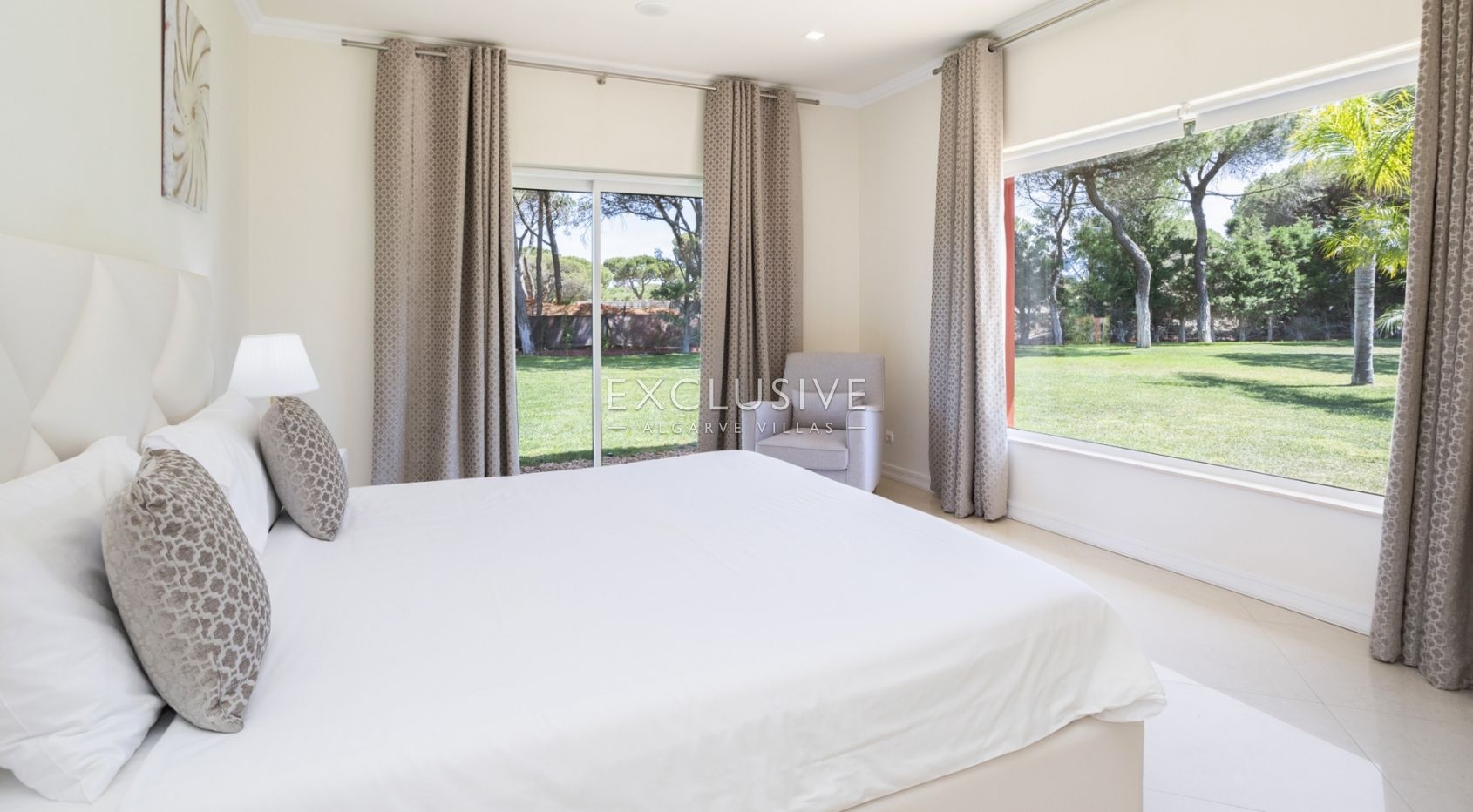 Buy Luxurious mansion with 5 bedrooms and private pool in Pinhal Velho, Vilamoura