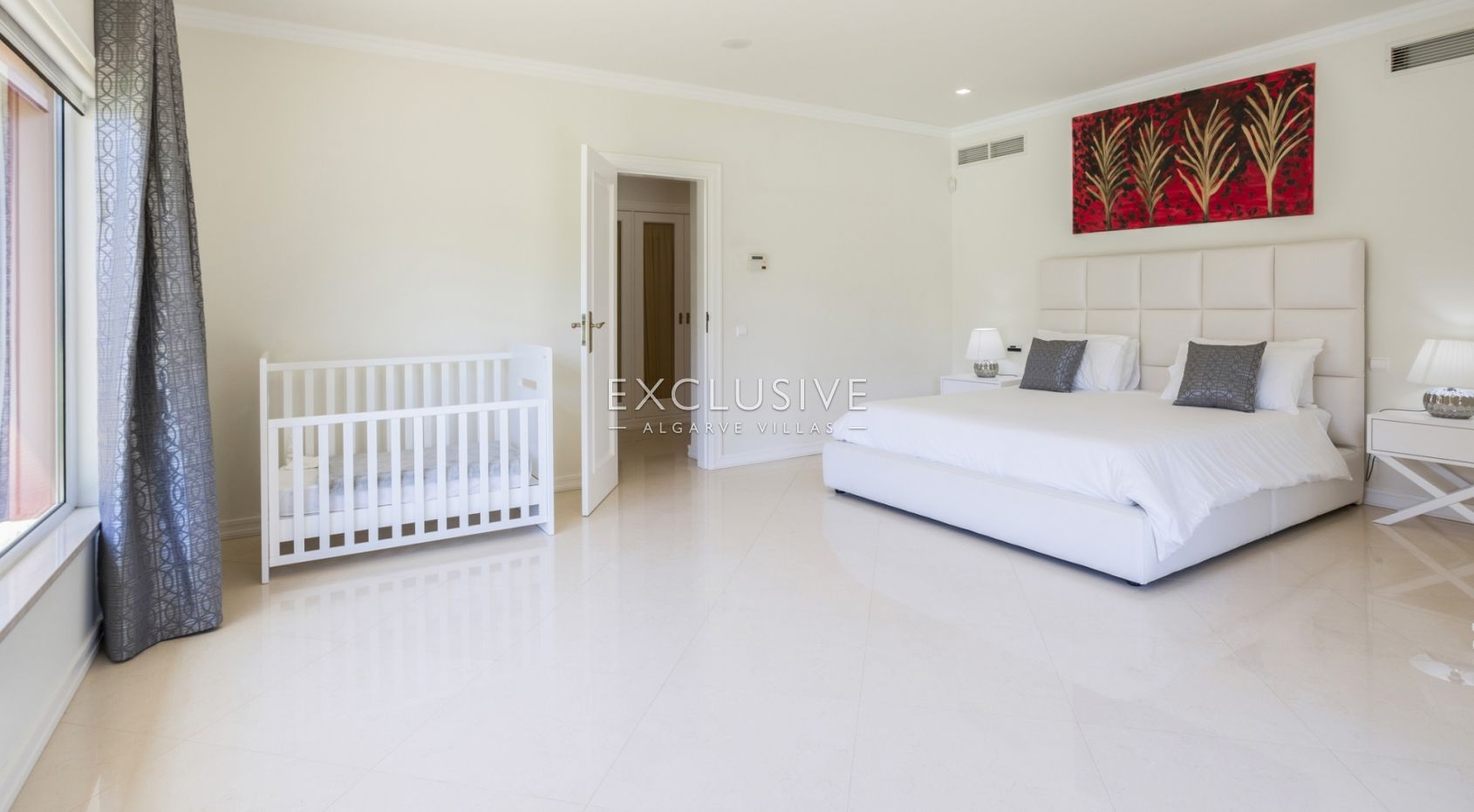 Buy Luxurious mansion with 5 bedrooms and private pool in Pinhal Velho, Vilamoura