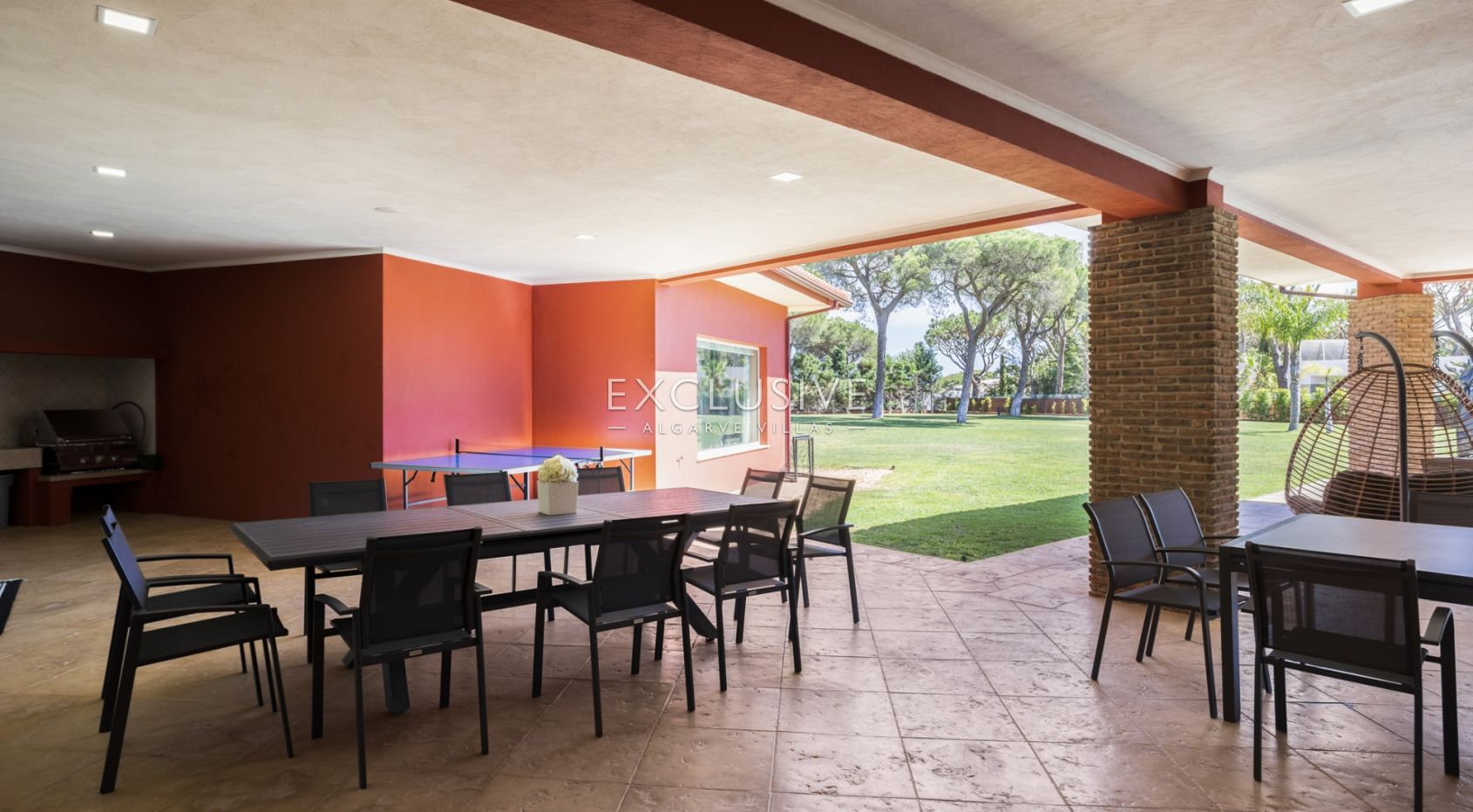Buy Luxurious mansion with 5 bedrooms and private pool in Pinhal Velho, Vilamoura