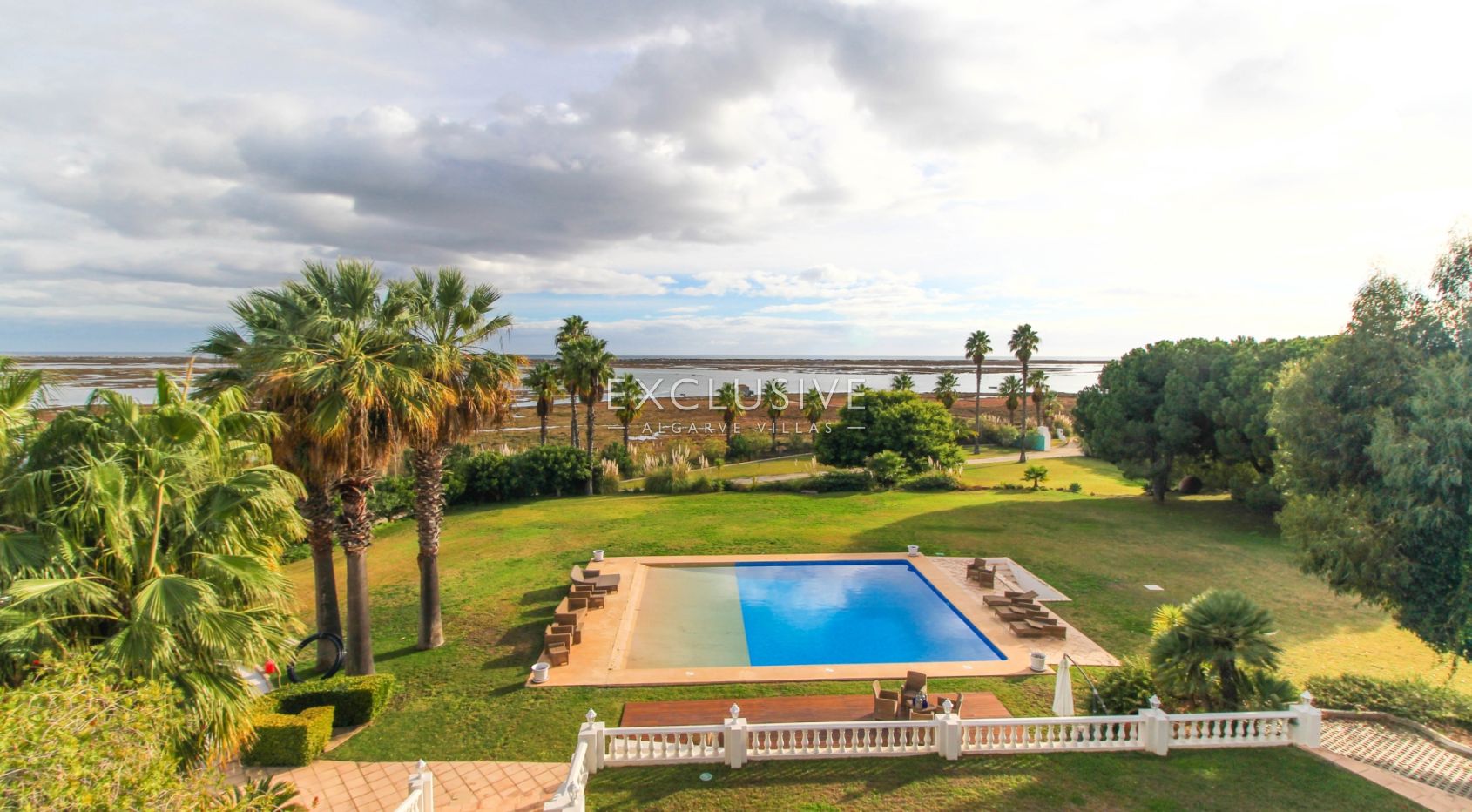 Magnifieke Villa met Ria Formosa uitzicht in Luz de Tavira