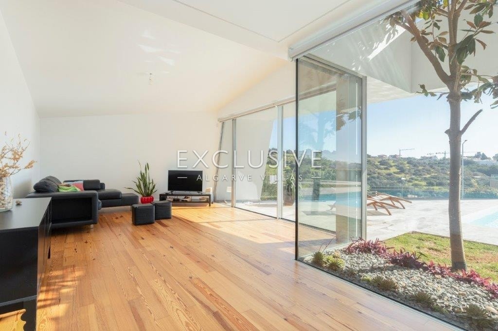 3+1 bedroom contemporary villa with sea views in Lagos, Algarve