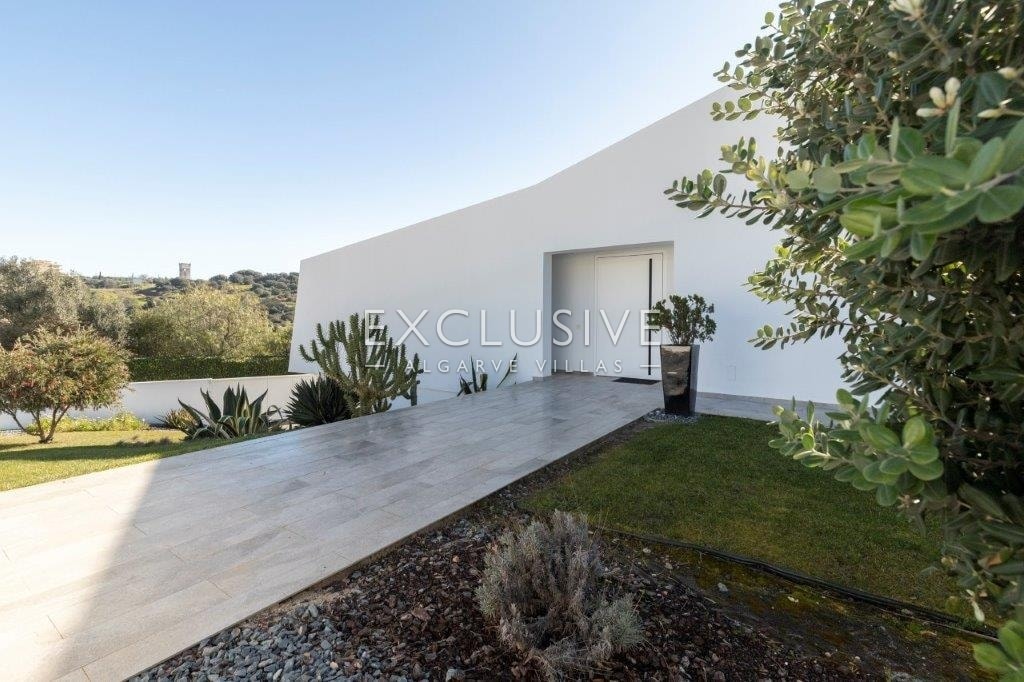 3+1 bedroom contemporary villa with sea views in Lagos, Algarve