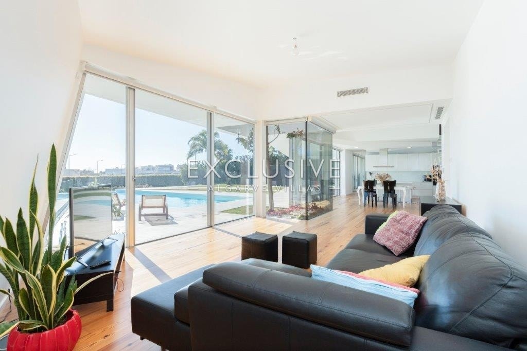 3+1 bedroom contemporary villa with sea views in Lagos, Algarve