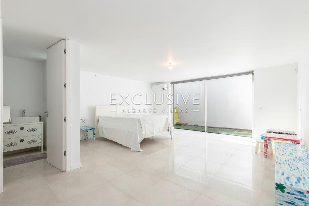 3+1 bedroom contemporary villa with sea views in Lagos, Algarve