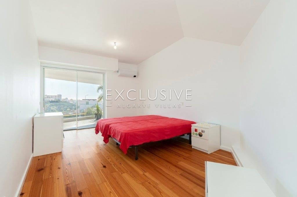 3+1 bedroom contemporary villa with sea views in Lagos, Algarve