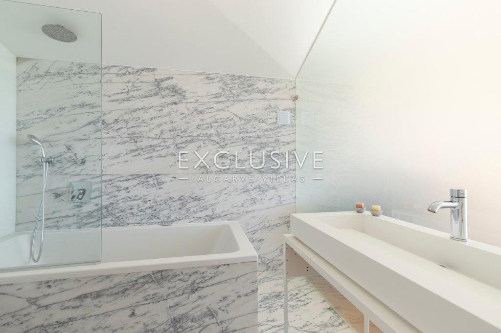 3+1 bedroom contemporary villa with sea views in Lagos, Algarve