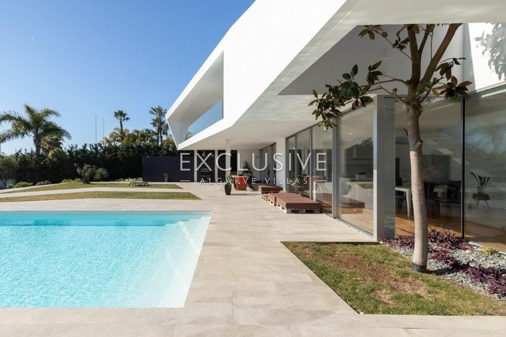 3+1 bedroom contemporary villa with sea views in Lagos, Algarve