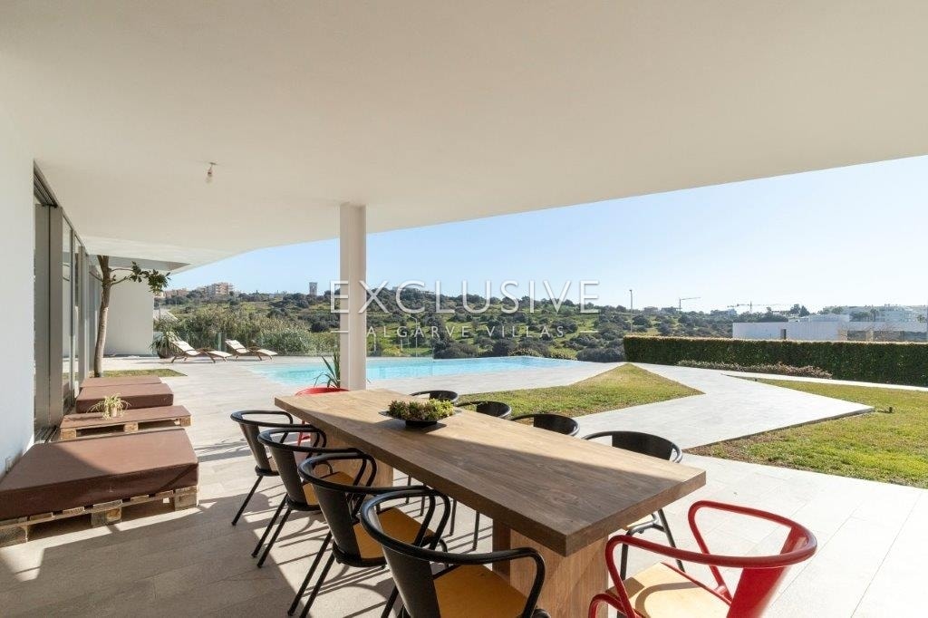3+1 bedroom contemporary villa with sea views in Lagos, Algarve