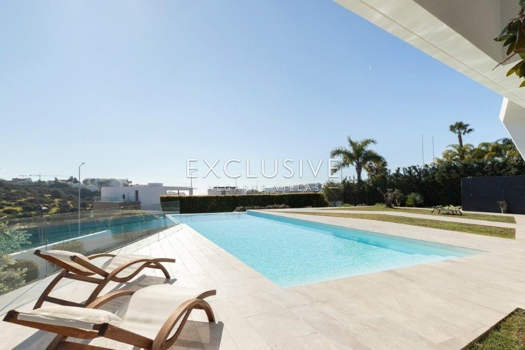 3+1 bedroom contemporary villa with sea views in Lagos, Algarve