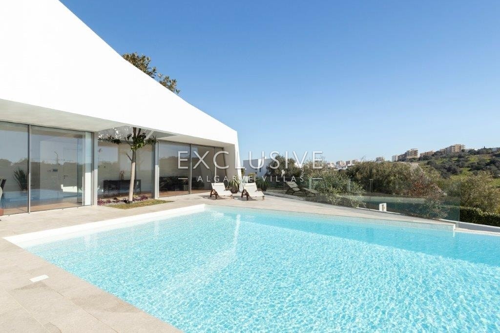 3+1 bedroom contemporary villa with sea views in Lagos, Algarve