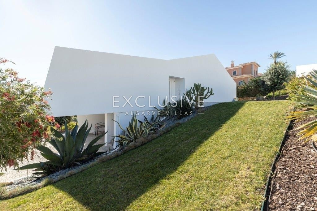3+1 bedroom contemporary villa with sea views in Lagos, Algarve
