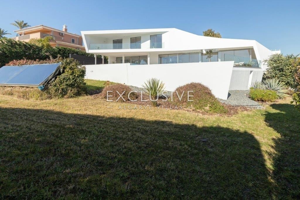 3+1 bedroom contemporary villa with sea views in Lagos, Algarve