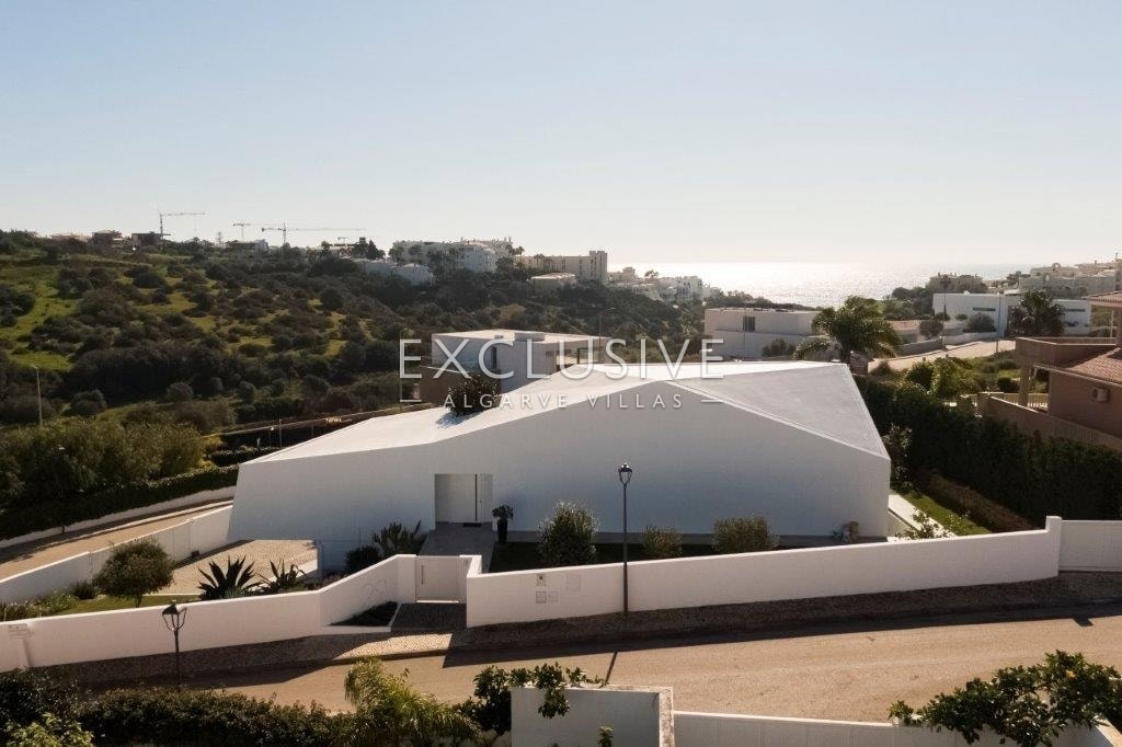 3+1 bedroom contemporary villa with sea views in Lagos, Algarve
