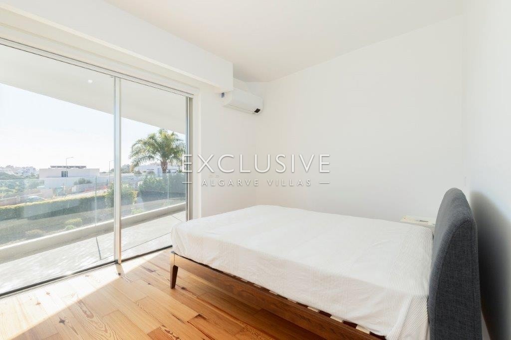 3+1 bedroom contemporary villa with sea views in Lagos, Algarve