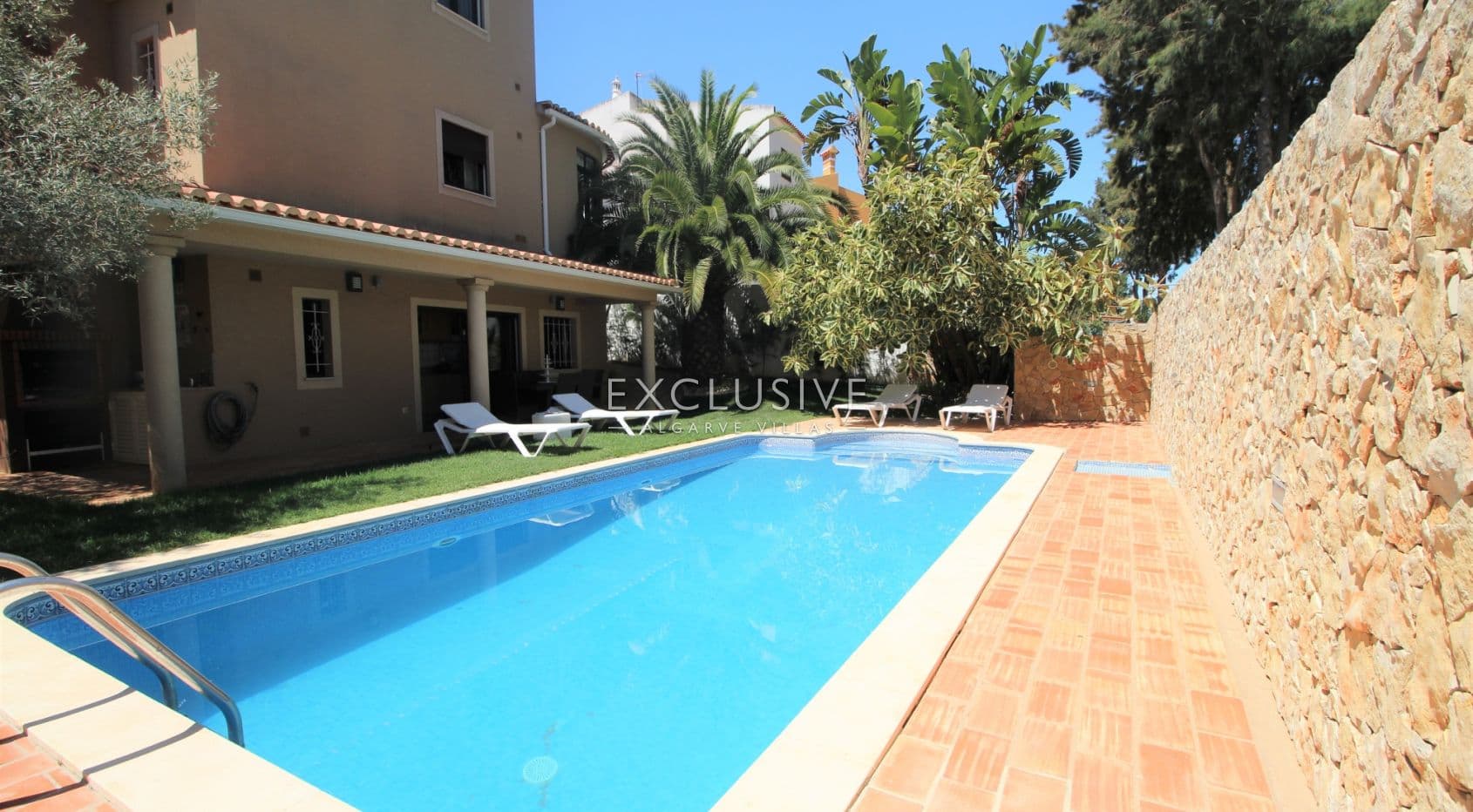 Geräumige Villa mit sehr hoher Qualität Innenräume in Lagos Center-1
