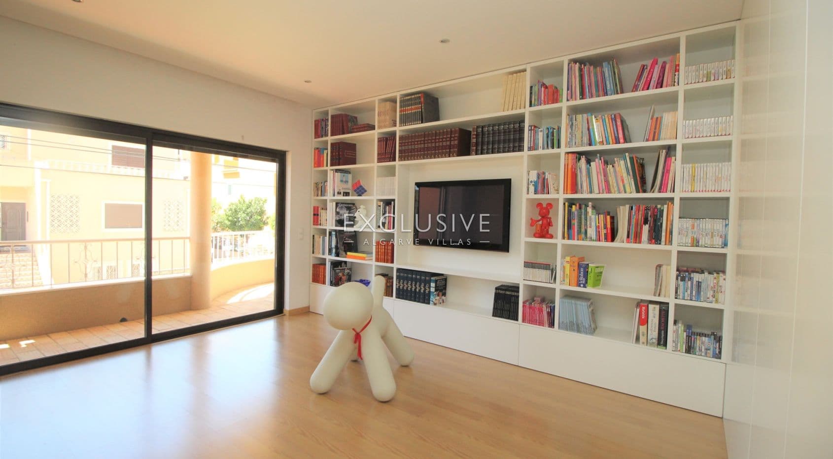 Ruime villa met zeer hoge kwaliteit interieur in Lagos Centrum