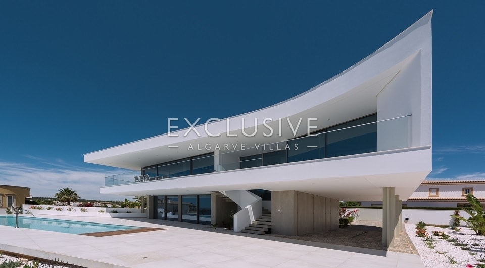 Prachtig ontworpen moderne villa op 400 meter van het strand van Lagos West Algarve