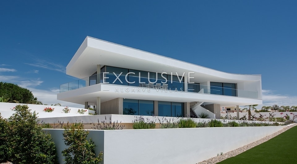 Prachtig ontworpen moderne villa op 400 meter van het strand van Lagos West Algarve