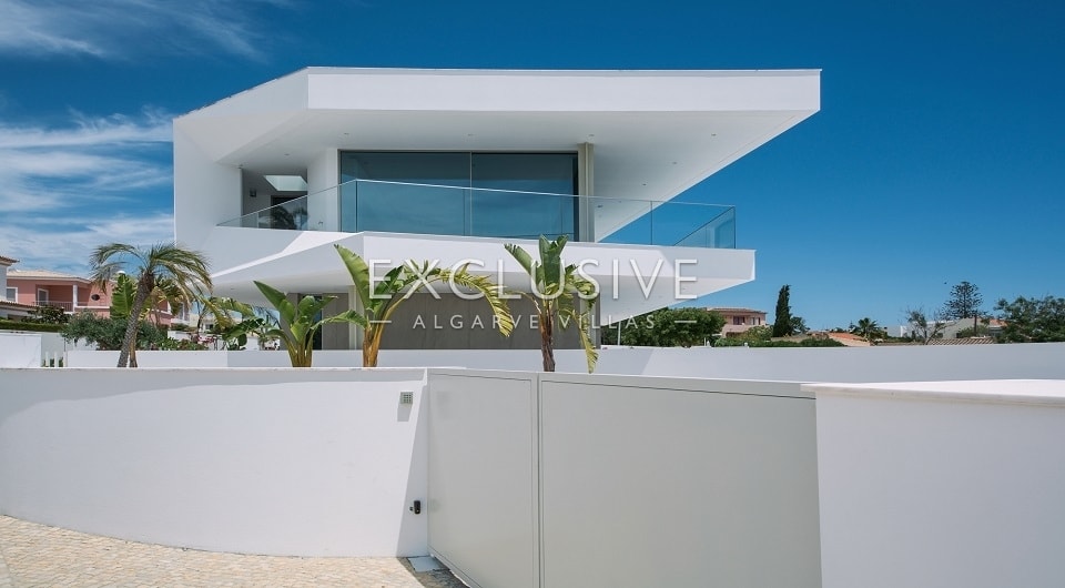 Prachtig ontworpen moderne villa op 400 meter van het strand van Lagos West Algarve