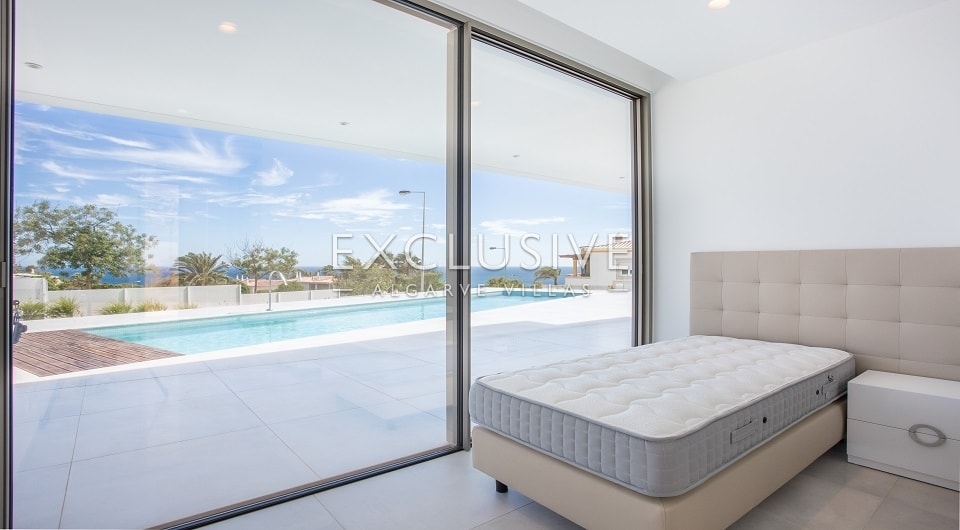 Prachtig ontworpen moderne villa op 400 meter van het strand van Lagos West Algarve