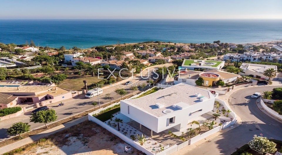 Prachtig ontworpen moderne villa op 400 meter van het strand van Lagos West Algarve