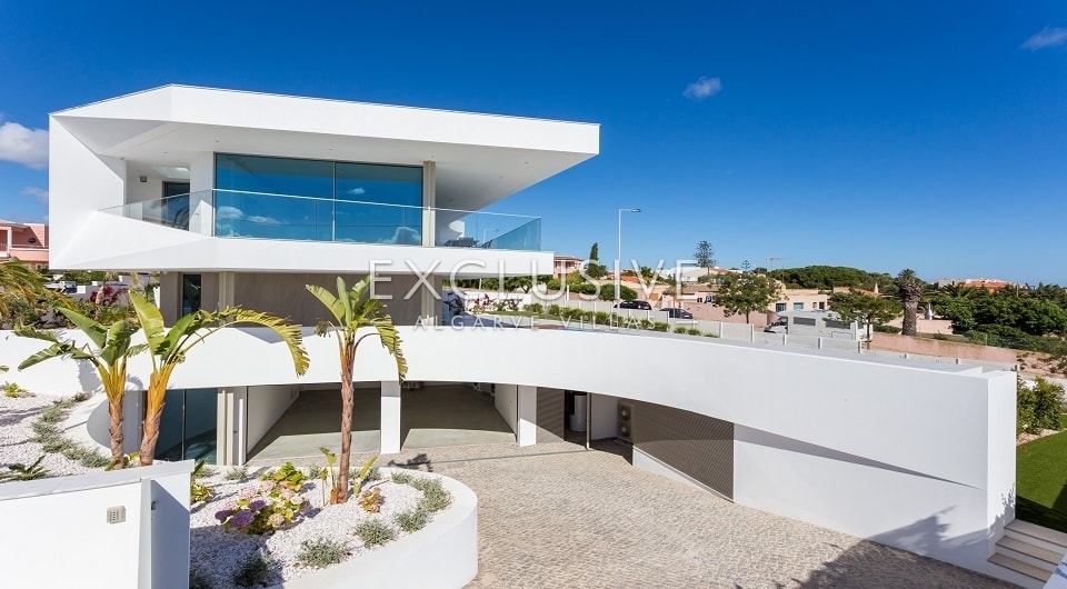 Prachtig ontworpen moderne villa op 400 meter van het strand van Lagos West Algarve