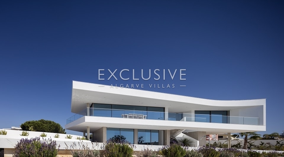 Prachtig ontworpen moderne villa op 400 meter van het strand van Lagos West Algarve