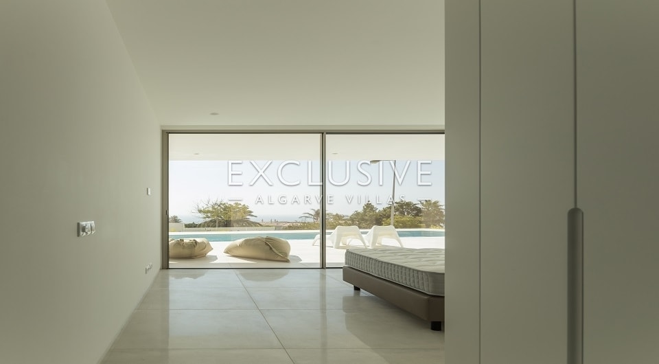 Prachtig ontworpen moderne villa op 400 meter van het strand van Lagos West Algarve