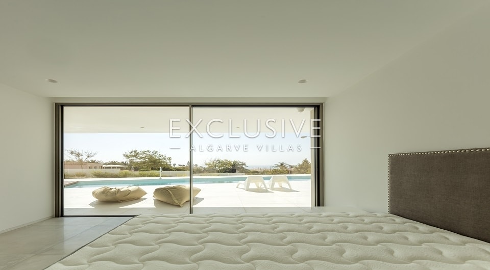 Prachtig ontworpen moderne villa op 400 meter van het strand van Lagos West Algarve