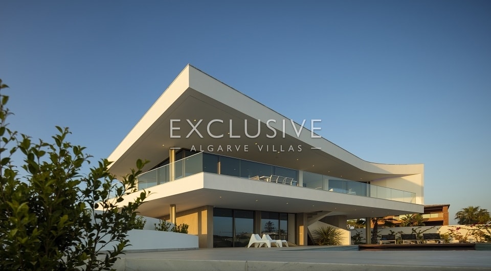 Prachtig ontworpen moderne villa op 400 meter van het strand van Lagos West Algarve