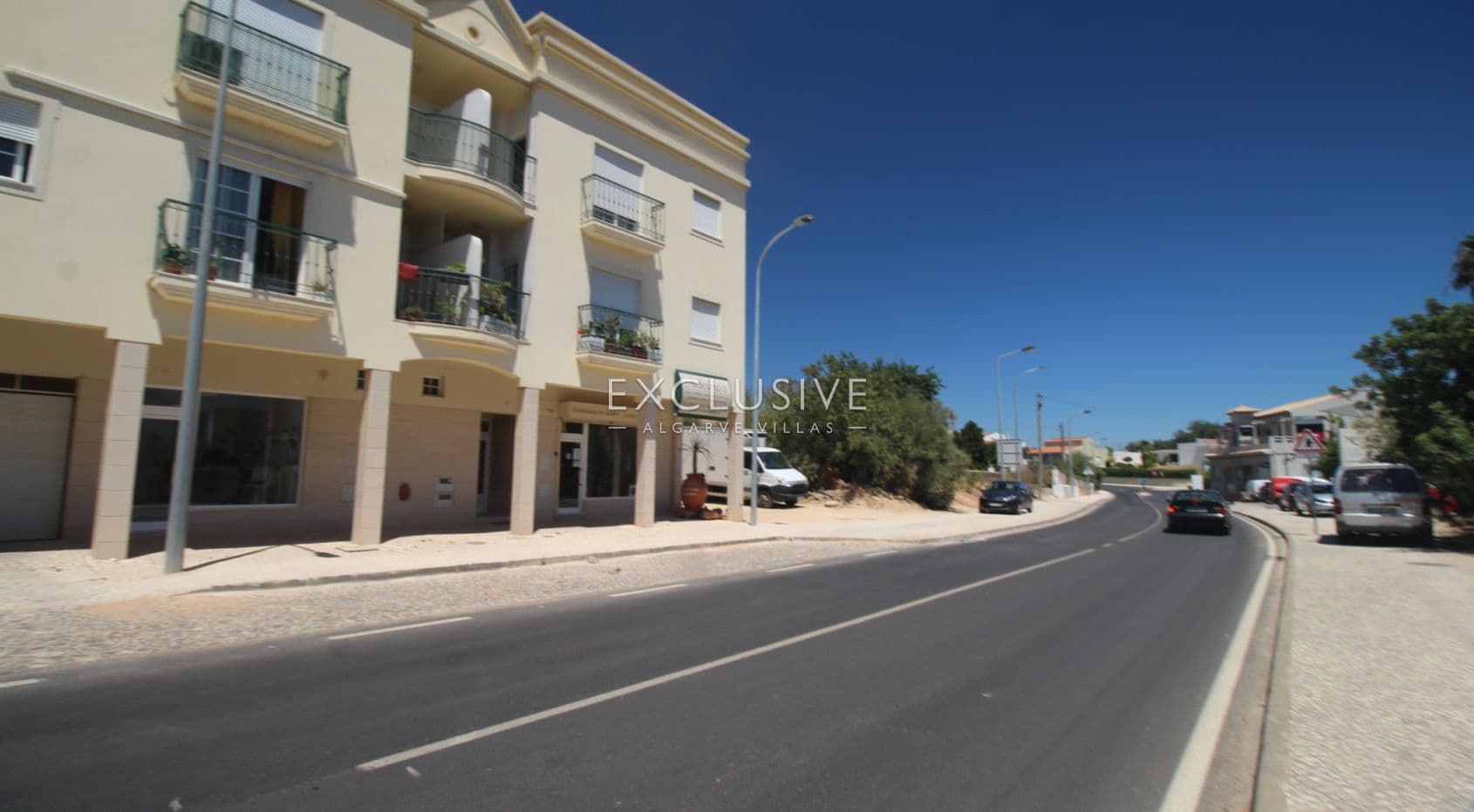 Grande Occasion - terrain Urbaine dans le centre de Almancil, à quelques minutes de Quinta do Lago-1