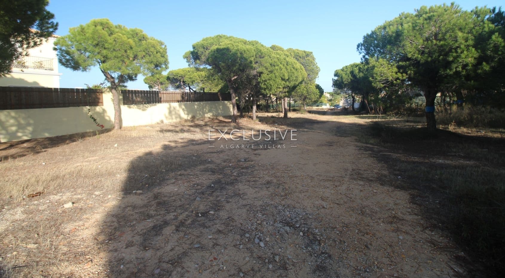 Unique building plot within prestigeous urbanization near Quinta do Lago-2