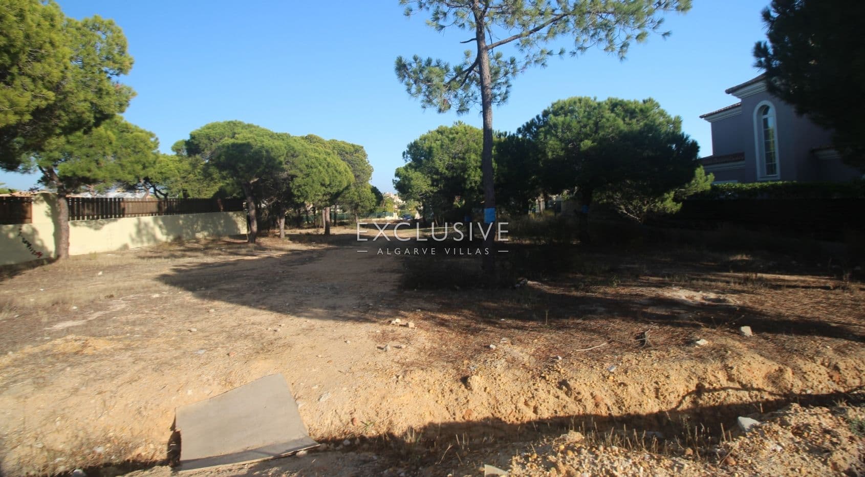 Unique building plot within prestigeous urbanization near Quinta do Lago-1