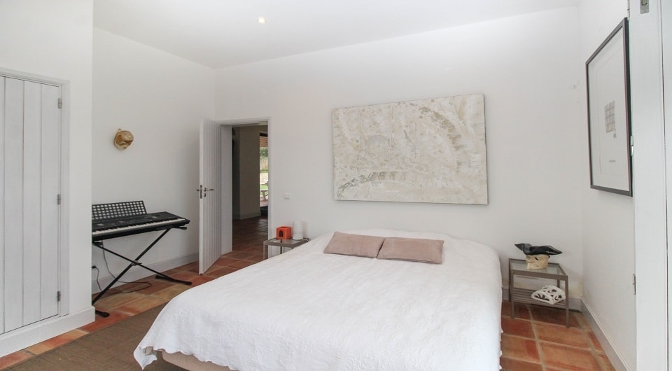 SOLD - High quality recent build villa near Loule in quiet setting