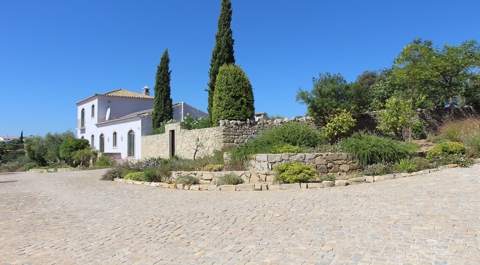 SOLD - High quality recent build villa near Loule in quiet setting